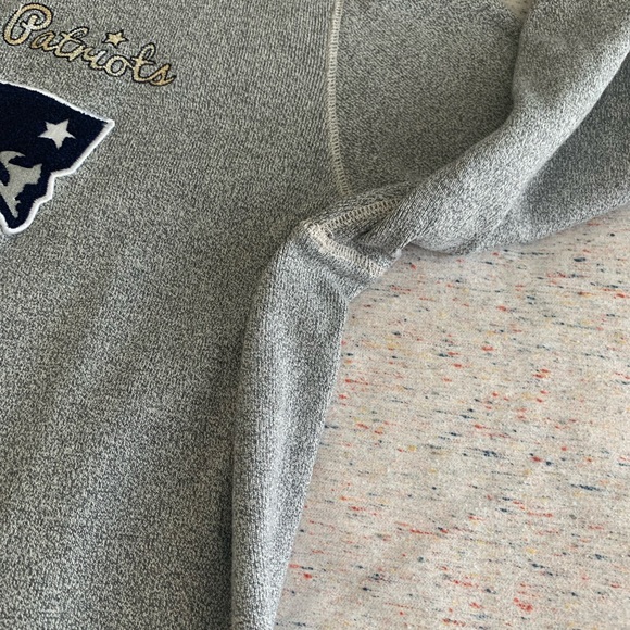 Tommy Bahama Brand Patriots NFL Sweater - Picture 5 of 12